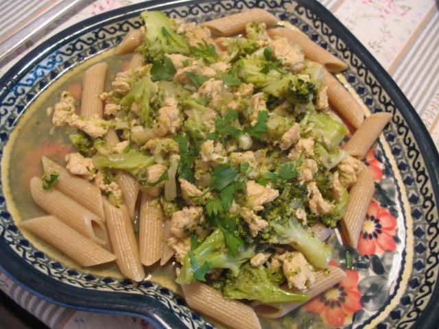 Makaron penne z brokułem