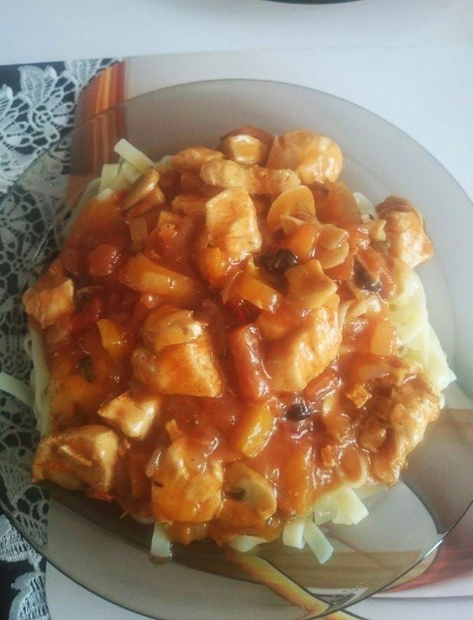 Makaron po chińsku z kurczakiem Makaron po chińsku z kurczakiem