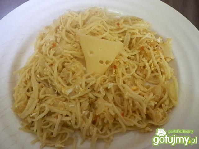 Makaron przesmażany z jajkiem