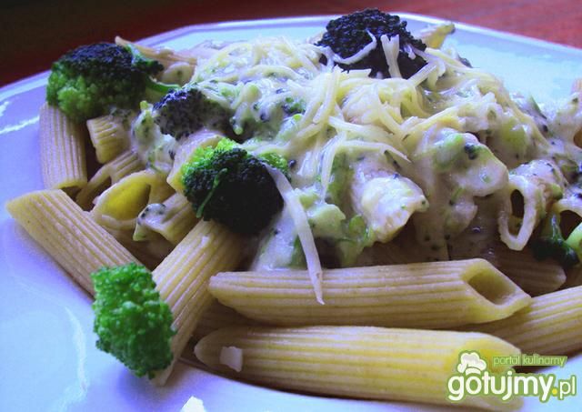 Makaron razowy w brokułowej chmurce Makaron razowy w brokułowej chmurce