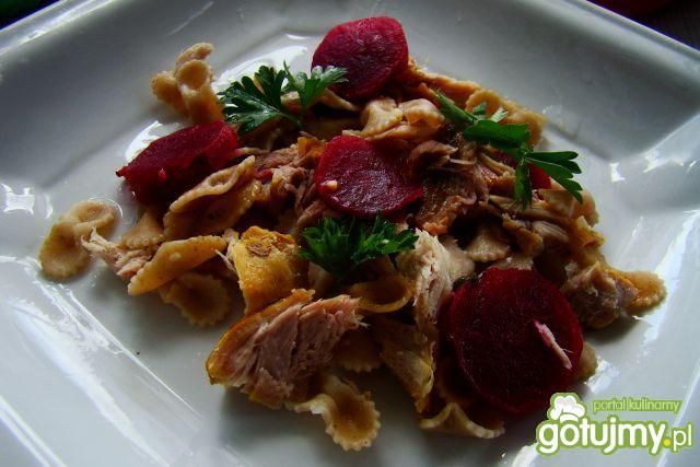 Makaron razowy z buraczkami 