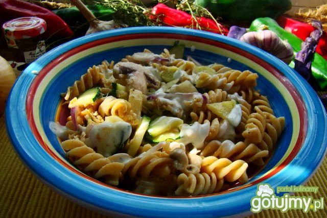 makaron razowy z pieczarkami  i jajkami 