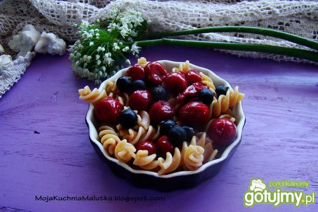 Makaron razowy z wiśniami 