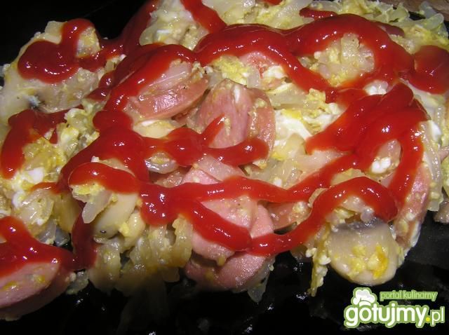 Makaron ryżowy z parówką i gorgonzolą Makaron ryżowy z parówką i gorgonzolą