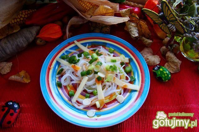 Makaron ryżowy z pędami bambusa Makaron ryżowy z pędami bambusa