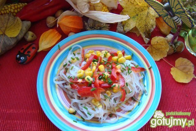 Makaron ryżowy z sosem sojowym 