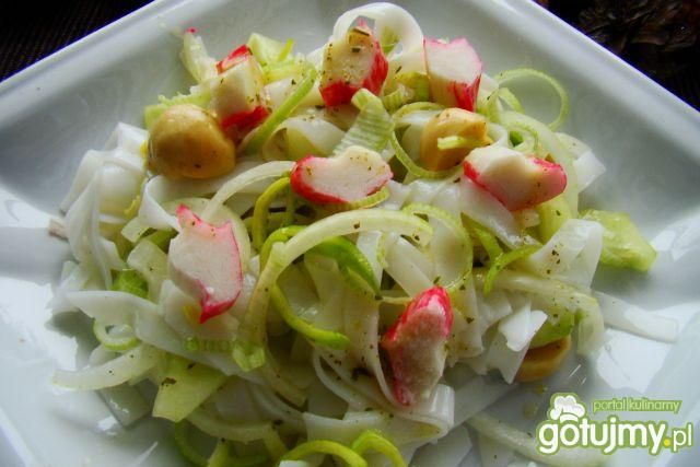 Makaron ryżowy z surimi  Makaron ryżowy z surimi