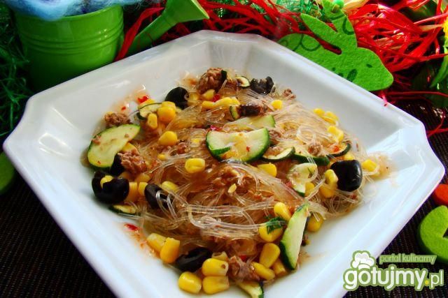 Makaron ryżowy z tuńczykiem 