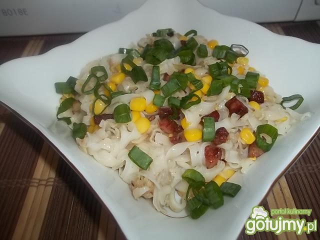 Makaron ryżowy ze skwareczkami Makaron ryżowy ze skwareczkami