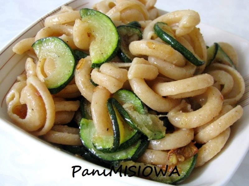 Makaron smażony z cukinią Makaron smażony z cukinią