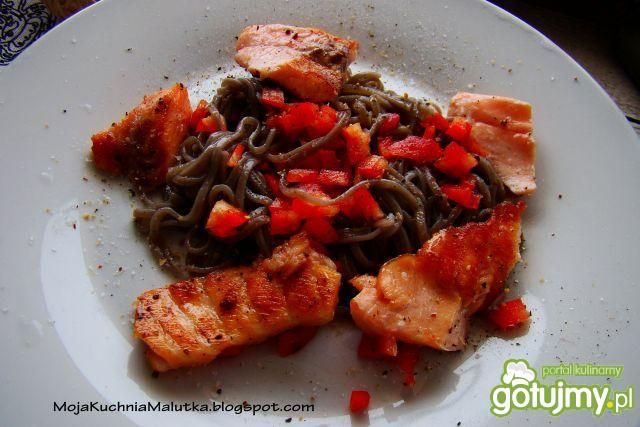 Makaron  Soba Hosan z łososiem 