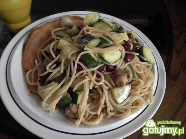 Makaron spaghetti po holendersku z woka. Makaron spaghetti po holendersku z woka.