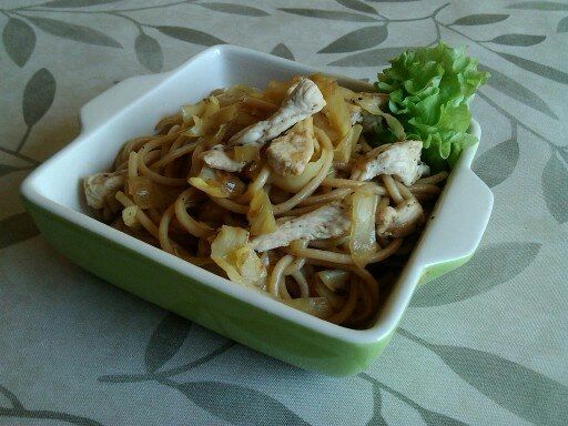 Makaron spaghetti z kapustą i indykiem Makaron spaghetti z kapustą i indykiem