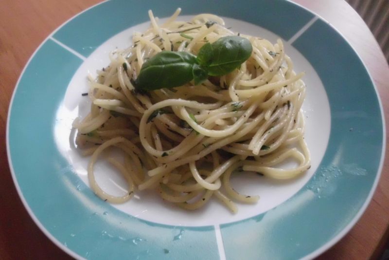 Makaron spaghetti z ziołami Makaron spaghetti z ziołami