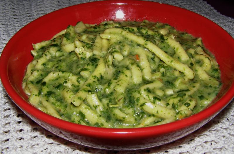 Makaron spatzle w sosie szpinakowym Makaron spatzle w sosie szpinakowym