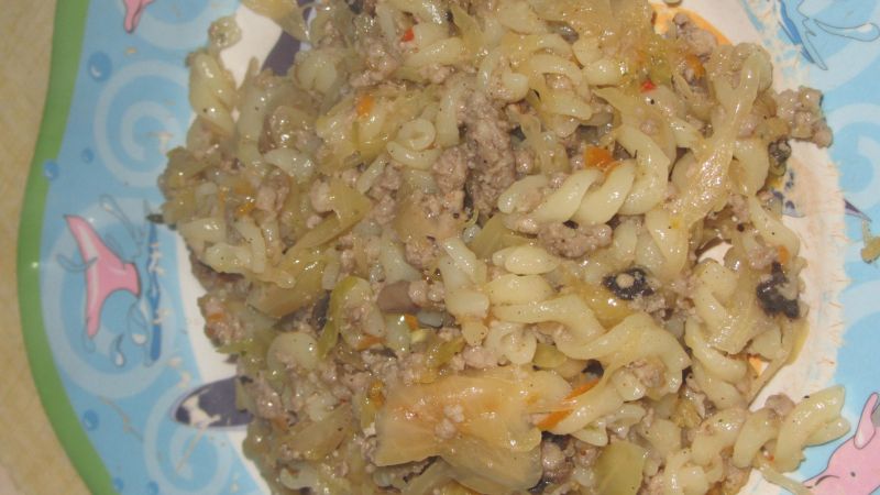 Makaron świderki z mięsem  Makaron świderki z mięsem