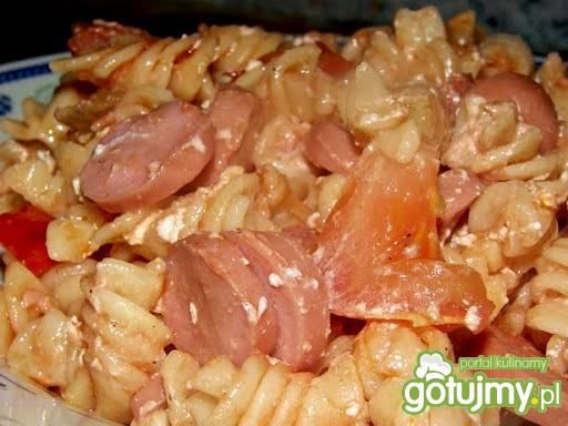 Makaron świderki z sosem pomidorowym Makaron świderki z sosem pomidorowym