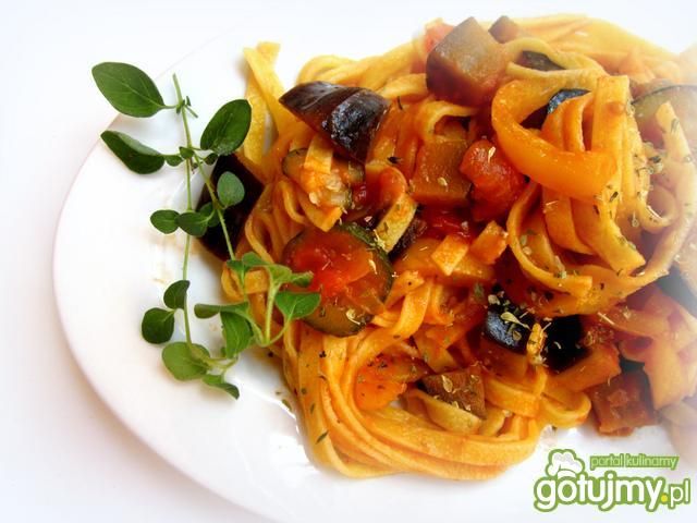 Makaron tagliatelle  z warzywami 