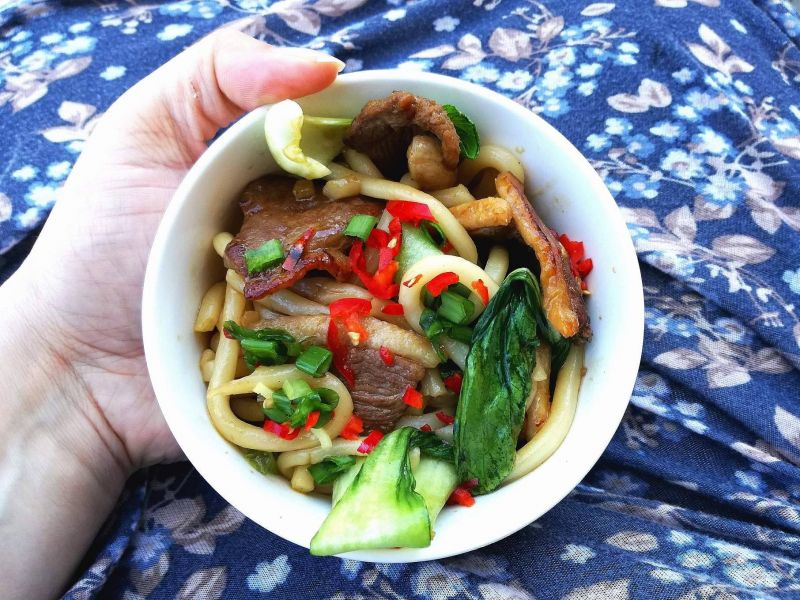 Makaron udon z kaczką w sosie śliwkowym Makaron udon z kaczką w sosie śliwkowym