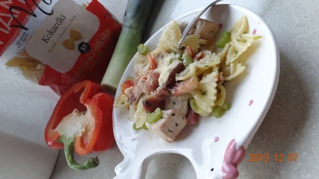 Makaron w doborowym towarzystwie z patelni Makaron w doborowym towarzystwie z patelni