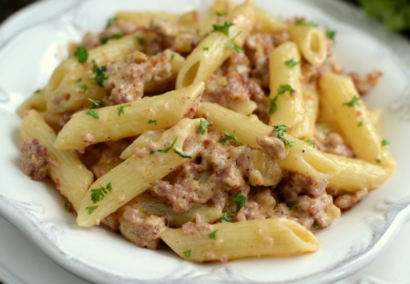 Makaron w kremowym sosie kiełbaskowym Makaron w kremowym sosie kiełbaskowym