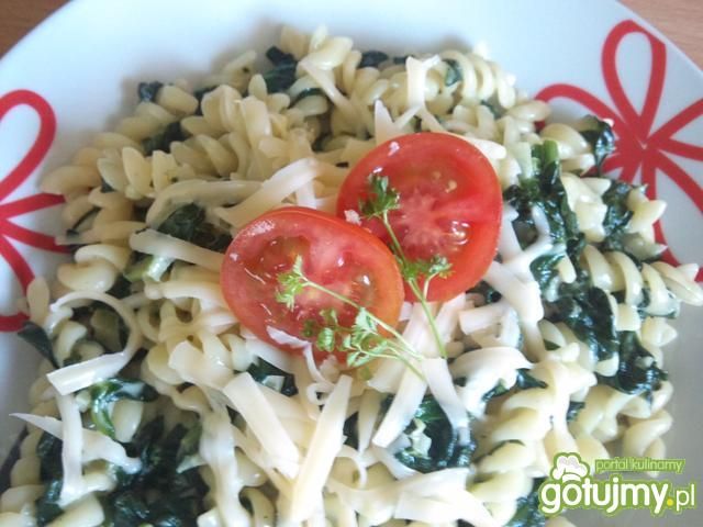 Makaron w kremowym sosie ze szpinakiem Makaron w kremowym sosie ze szpinakiem