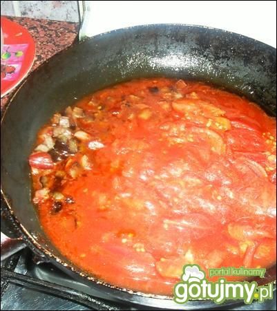 Makaron w ostrym sosie pomidorowym