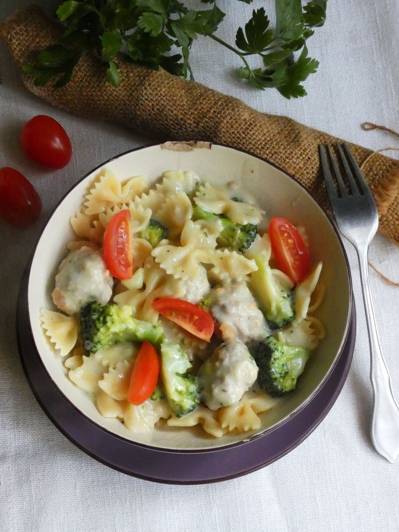 Makaron w sosie brokułowo-serowym Makaron w sosie brokułowo-serowym