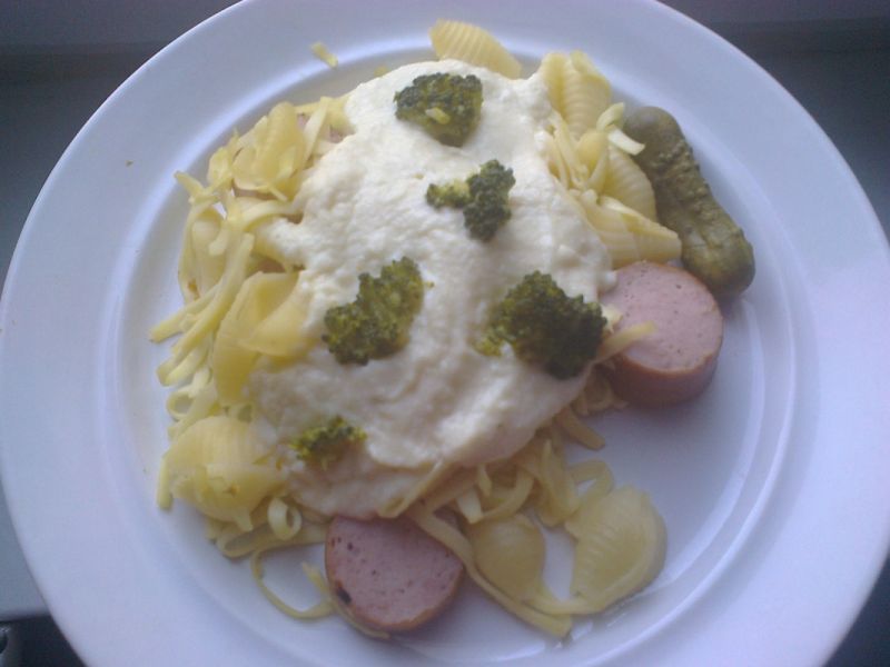 Makaron w sosie chrzanowym Makaron w sosie chrzanowym