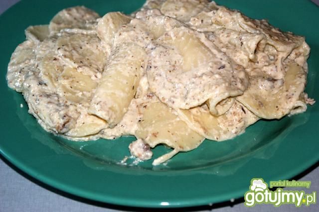 Makaron w sosie orzechowym. Makaron w sosie orzechowym.