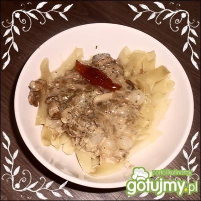 Makaron w sosie pieczarkowo-serowym Makaron w sosie pieczarkowo-serowym