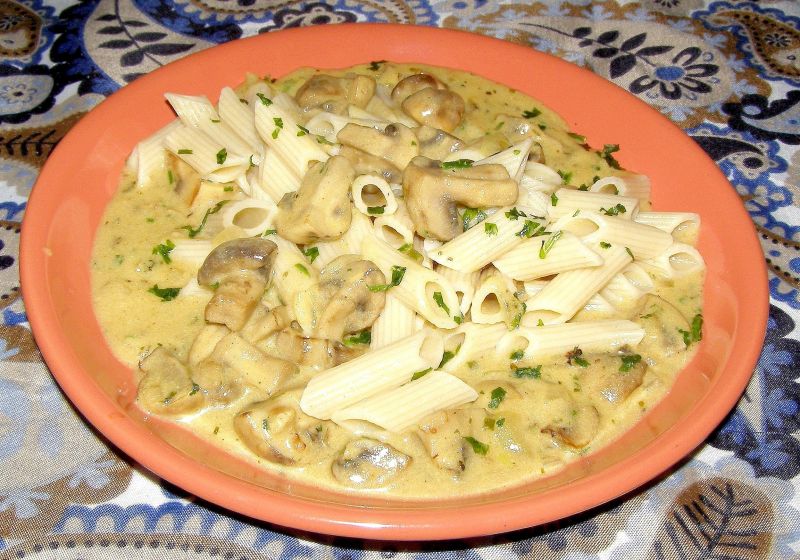 Makaron w sosie pieczarkowym Makaron w sosie pieczarkowym