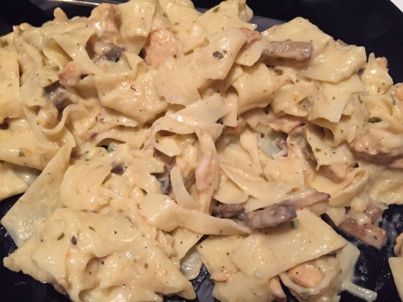 Makaron w sosie pieczarkowym Makaron w sosie pieczarkowym