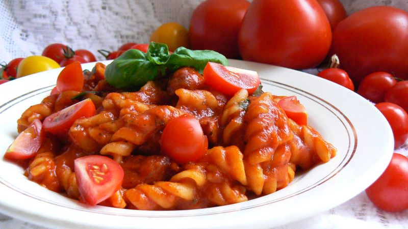 Makaron w sosie pomidorowym