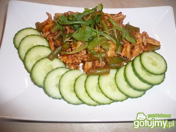 Makaron w sosie pomidorowym 6