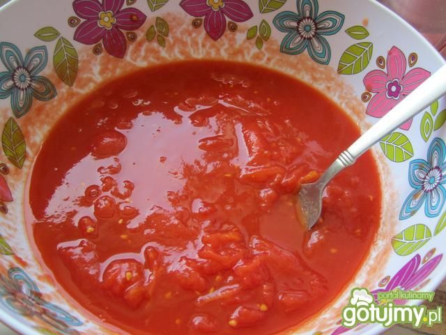 Makaron w sosie ser-pomidory