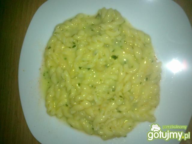 Makaron w sosie serowo -śmietankowym