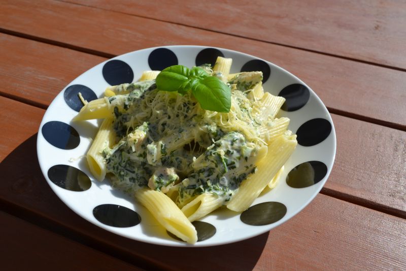 Makaron w sosie serowo-szpinakowym Makaron w sosie serowo-szpinakowym