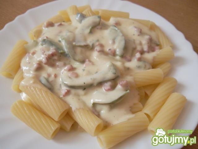 Makaron w sosie śmietanowym Makaron w sosie śmietanowym