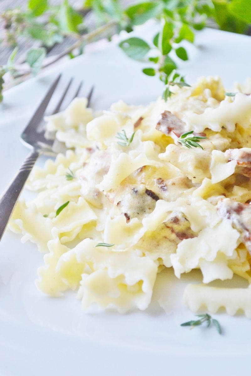 Makaron w sosie śmietanowym