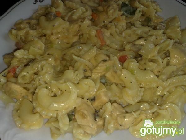 Makaron w sosie śmietanowym Makaron w sosie śmietanowym