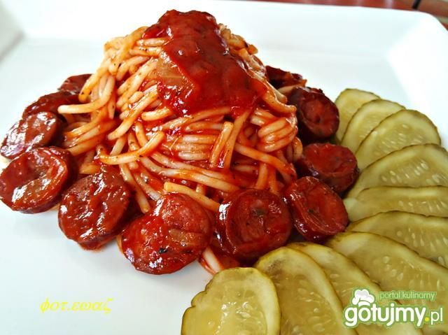 Makaron w sosie z kiełbasą Makaron w sosie z kiełbasą
