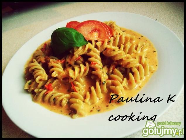 Makaron  w sosie z pieczonej papryki.