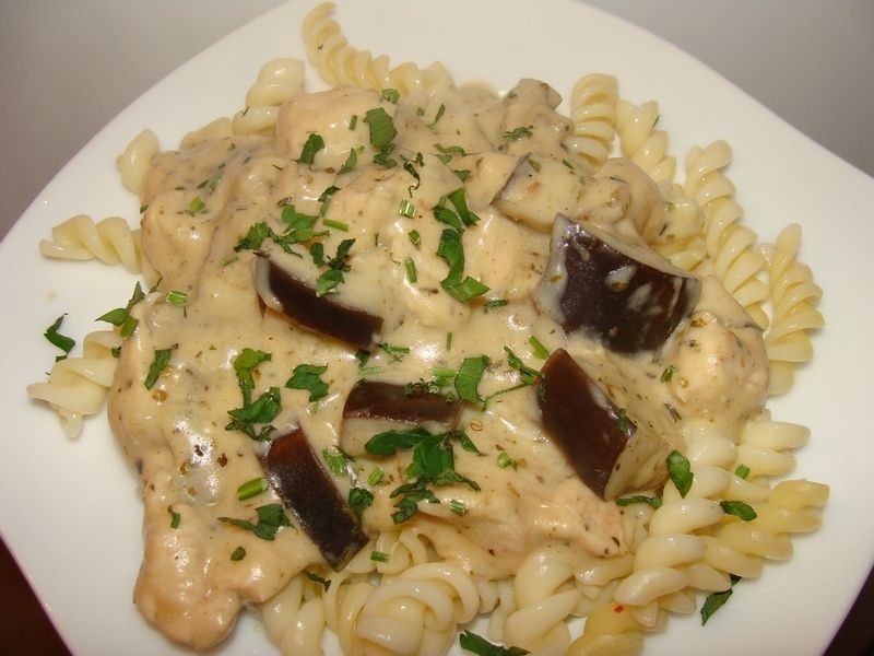  Makaron z bakłażanem i filetem w sosie