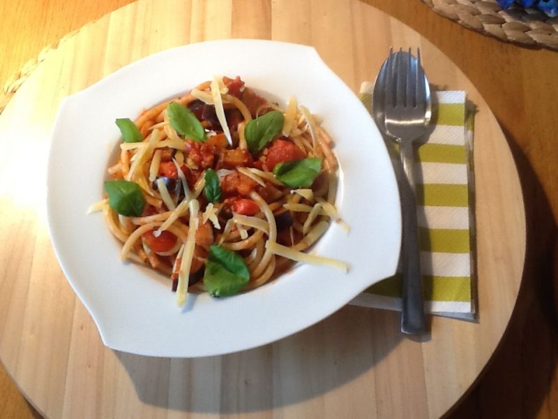 Makaron z bakłażanem i pomidorami Makaron z bakłażanem i pomidorami