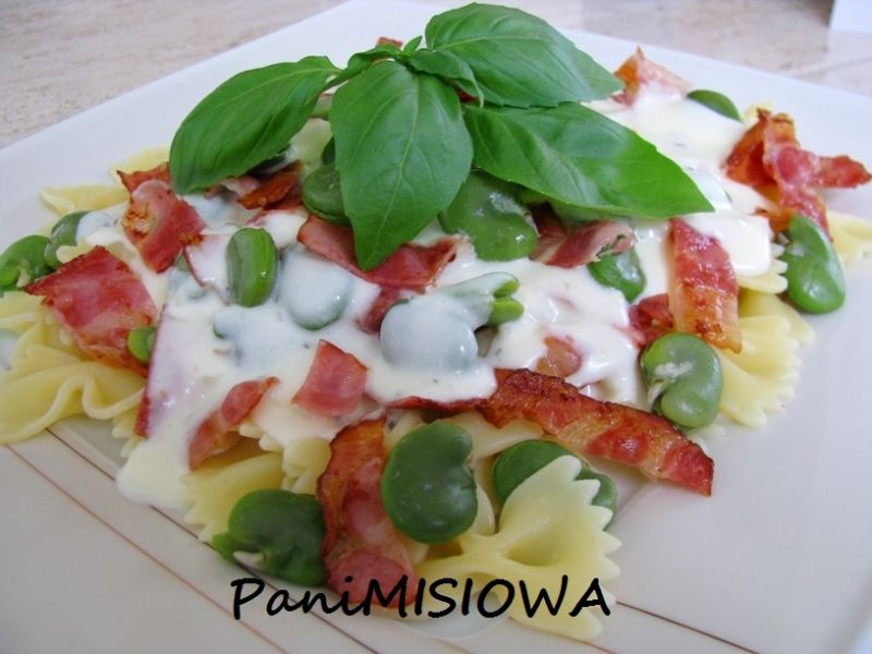 Makaron z bobem i boczkiem w sosie serowym Makaron z bobem i boczkiem w sosie serowym