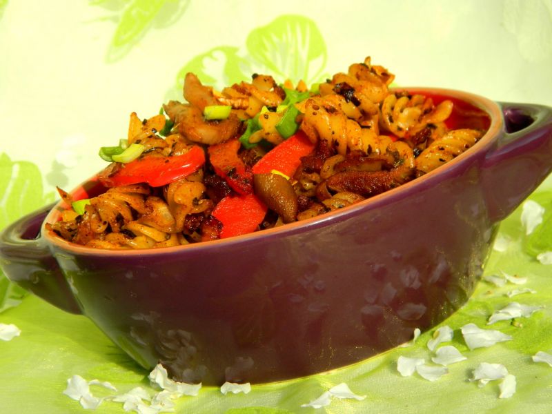 Makaron z boczkiem i boczniakami