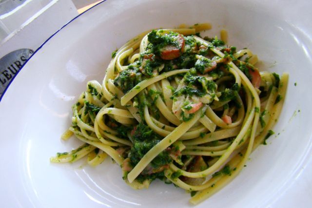 Makaron z boczkiem i szpinakiem