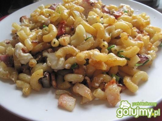 Makaron z boczkiem, serkiem topionym 