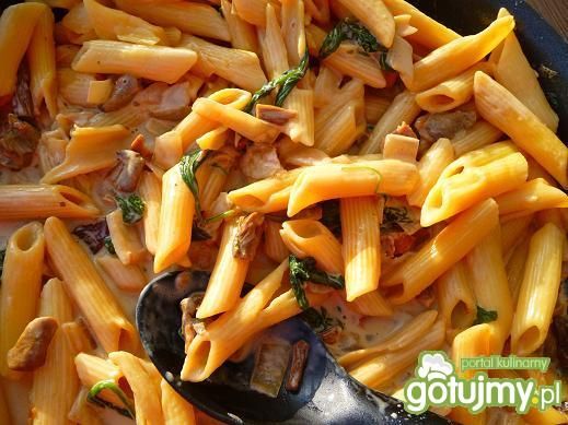 Makaron z borowikami i szynką